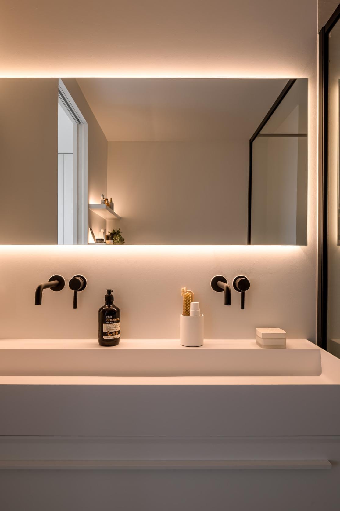 View of 16 Royal Texture Paint Designs for Luxurious Hall Walls