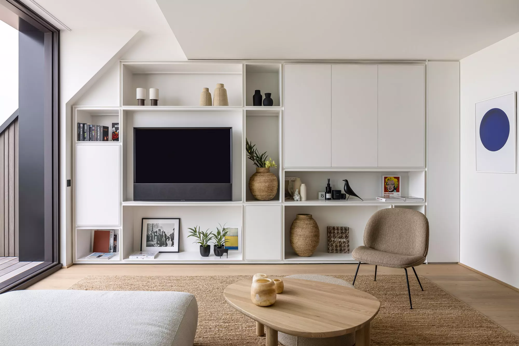 Picture of 16 Royal Texture Paint Designs for Luxurious Hall Walls