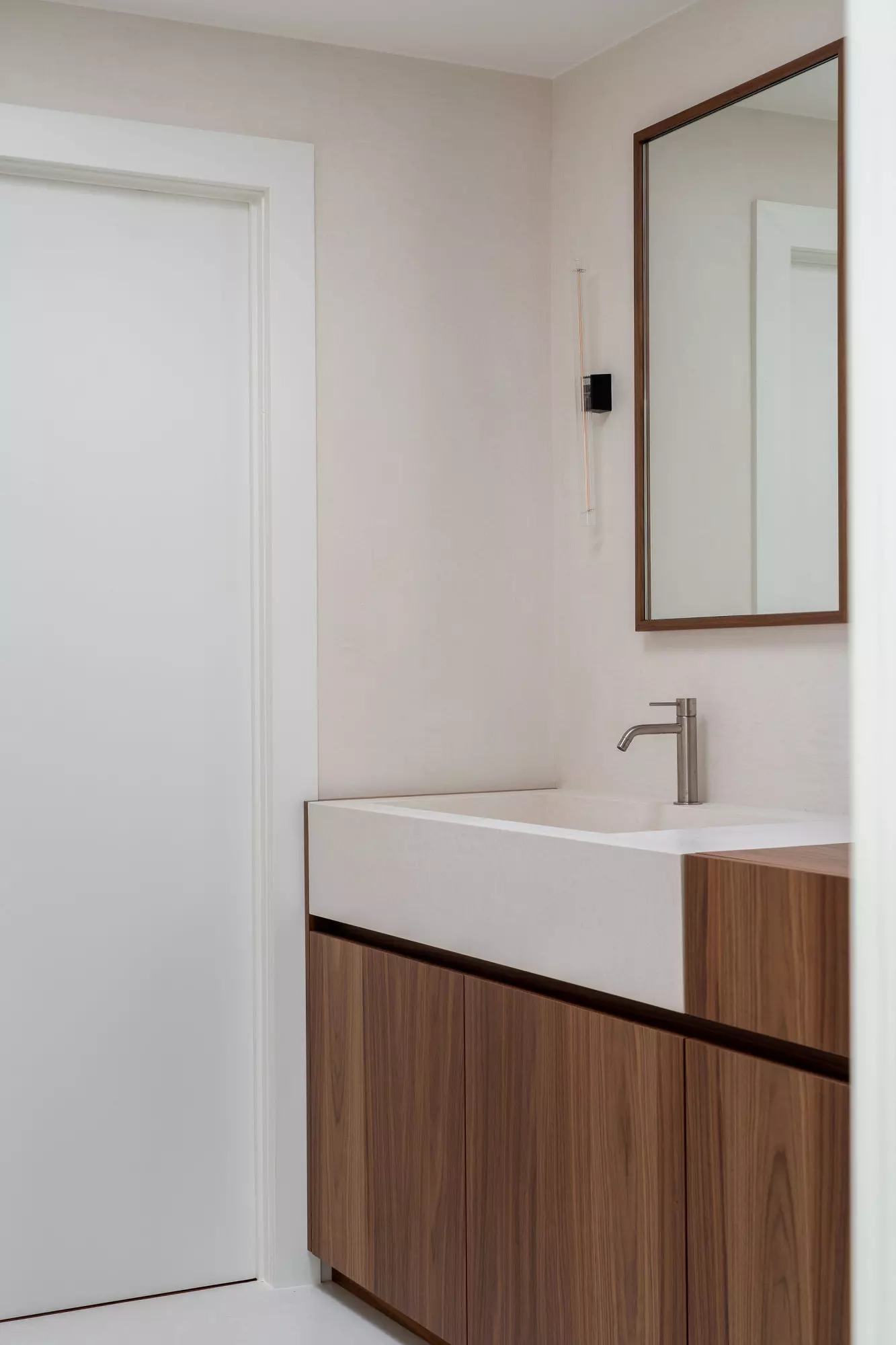 Stunning Vinyl Textured Paint In Stylish Penthouse Apartments image